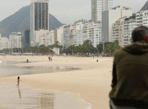 frente-fria-chega-ao-rio-com-pancadas-de-chuva-e-vento-forte