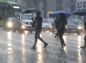 chuvas-em-sao-paulo-deixam-feridos-e-suspendem-operacao-de-montadora