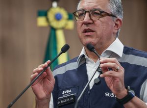 padilha-determina-notificacao-de-suspeitas-de-intoxicacao-por-metanol