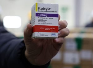 brasil-recebe-lote-de-medicamento-para-tratar-cancer-de-mama-no-sus