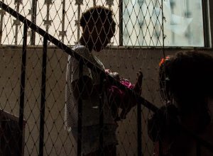 tempo-de-permanencia-de-criancas-e-jovens-em-abrigos-no-rio-cai
