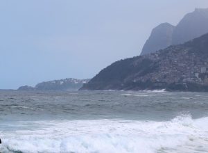 fim-de-semana-no-rio-tera-mar-de-ressaca-e-frente-fria