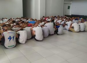 briga-entre-torcidas-de-fortaleza-e-ceara-marca-chegada-para-classico