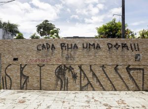 mostra-em-maceio-traz-memorias-de-impactados-por-afundamento-de-solo