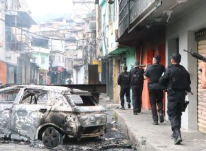 com-vias-interditadas,-rio-de-janeiro-entra-em-estagio-2-de-atencao