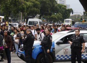 operacao-no-rio-e-cortina-de-fumaca-e-expoe-populacao-a-linha-de-tiro