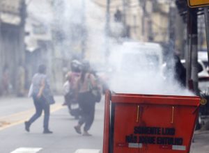 moradores-retiram-cerca-de-50-corpos-em-area-de-mata-apos-operacao