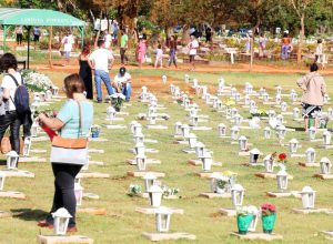 fim-de-semana-do-dia-de-finados-deve-levar-600-mil-a-cemiterios-do-df