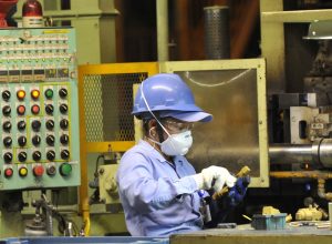 producao-industrial-recua-0,4%-em-setembro,-mostra-ibge