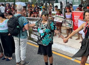 povo-munduruku-protesta-na-cop30-contra-uso-da-floresta-como-negocio