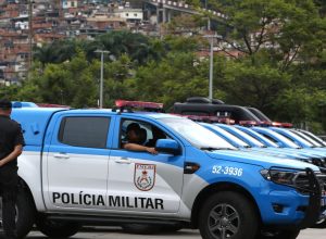 policia-do-rio-prende-17-pessoas-em-acao-contra-mentor-de-barricadas