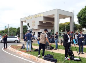 alexandre-de-moraes-autoriza-visita-de-michelle-a-jair-bolsonaro-na-pf