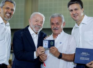 carteira-docente-e-documento-que-valoriza-profissao,-diz-professora