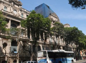 mnba-inaugura-exposicao-que-transforma-tapumes-em-galeria-a-ceu-aberto