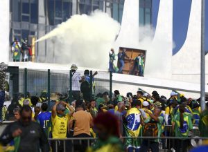 camara-aprova-projeto-que-reduz-penas-dos-condenados-pelo-8-de-janeiro