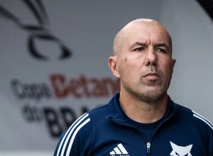 cruzeiro-anuncia-saida-de-leonardo-jardim-apos-reves-na-copa-do-brasil