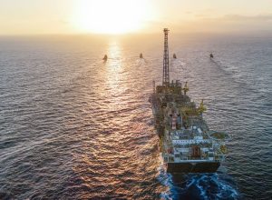 petrobras-supera-projecoes-e-tem-producao-recorde-em-2025