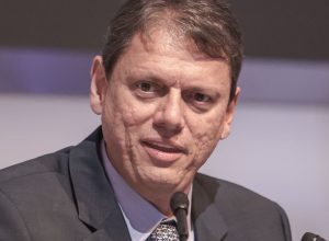 moraes-autoriza-tarcisio-a-visitar-bolsonaro-na-prisao-na-quinta-feira