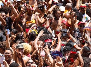 bailes-da-cinelandia-transformam-o-centro-do-rio-com-shows-ao-vivo