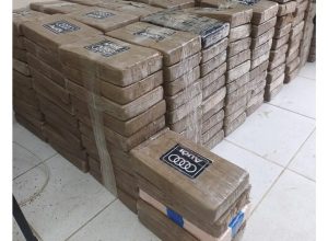 operacao-internacional-apreende-1,3-t-de-cocaina-em-alto-mar