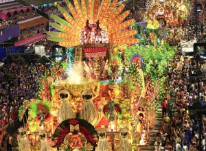 principio-de-incendio-atinge-barracao-da-grande-rio