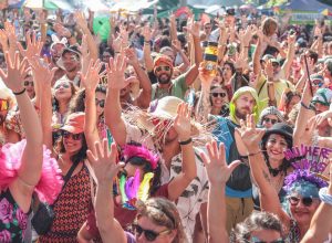 blocos,-shows-e-cortejos-marcam-a-segunda-de-carnaval-em-brasilia