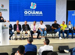 mabel-e-policarpo-anunciam-r$-6-milhoes-para-goias,-vila-e-atletico-na-serie-b
