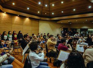 capital-paulista-recebe-encontro-entre-coral-indigena-e-orquestra
