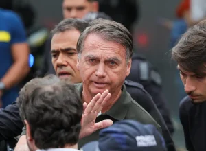 moraes-concede-prisao-domiciliar-temporaria-a-bolsonaro