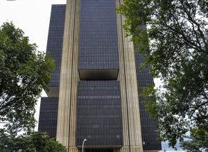 banco-central-reduz-juros-basicos-para-14,5%-ao-ano