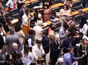camara-vota-para-derrubar-veto-ao-pl-da-dosimetria;-falta-o-senado