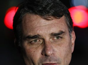 flavio-bolsonaro-admite-cobranca-a-vorcaro,-mas-nega-crime