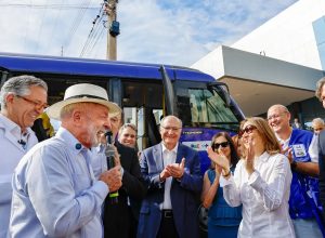 “aqui-nao-tem-dinheiro-do-vorcaro”,-diz-lula-em-visita-a-hospital