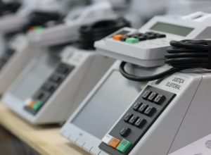 presidente-do-tse-cria-comissao-para-combater-ia-ilegal-nas-eleicoes