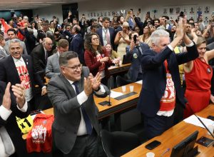 comissao-aprova-relatorio-de-pec-que-acaba-com-escala-6x1
