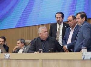 camara-de-aparecida-barra-honrarias-a-corruptos-e-protege-consumidor