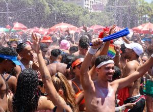 no-rio,-a-cidade-maravilhosa-ja-esta-com-suas-ruas-tomadas-por-folioes