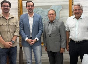 mendanha-discute-eleicao-majoritaria-com-liderancas-da-base-governista