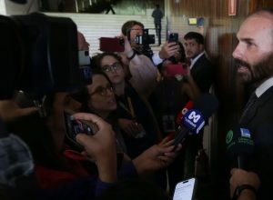 stf-condena-eduardo-bolsonaro-a-inelegibilidade-e-a-4-anos-de-prisao