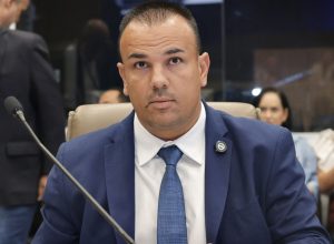 diogo-tufao-homenageia-liderancas-com-nomes-de-praca-e-campo-em-aparecida