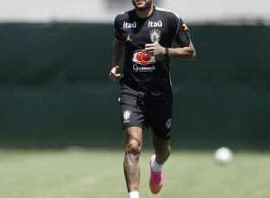 para-“otimizar”-recuperacao,-neymar-esta-fora-do-jogo-contra-o-haiti
