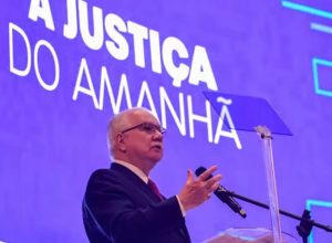 fachin-diz-que-espera-regras-do-stf-para-supersalarios-ainda-em-junho