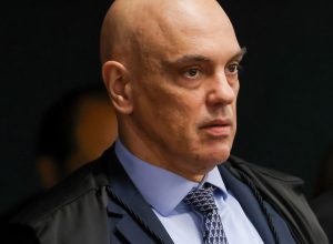 moraes-volta-a-pedir-que-pgr-se-manifeste-sobre-arma-de-bolsonaro