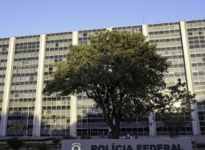policia-federal-faz-operacao-para-conter-lavagem-de-dinheiro-do-pcc