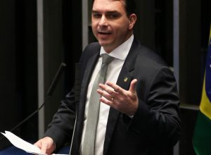 pgr-pede-que-flavio-bolsonaro-seja-ouvido-por-calunia-contra-lula
