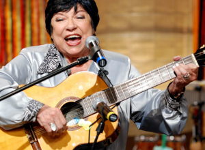 dama-da-musica-caipira,-inezita-barroso-completaria-100-anos-hoje