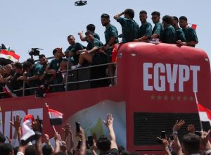 jogadores-do-egito-sao-recebidos-como-herois-apos-atuacao-na-copa