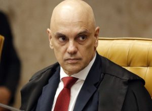 moraes-suspende-visitas-de-flavio-a-bolsonaro-na-prisao-domiciliar