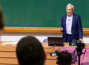 nobel-da-economia-diz-que-impacto-da-ia-no-emprego-e-superestimado