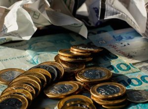 economia-cresce-0,7%-em-maio,-puxada-por-consumo-das-familias,-diz-fgv